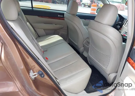 2011 Subaru Legacy 2.5I Limited z USA, uszkodzony, nr VIN 4S3BMBK69B3249800